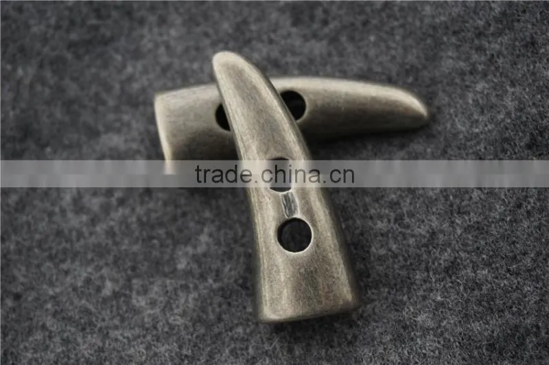 VINTAGE SILVER COLOR RESIN TOGGLE BUTTON