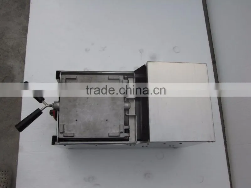 Stainless Steel Gas style four slices 180 degrees rotated industrial square gas waffle maker, Liege belgian Gas waffle baker