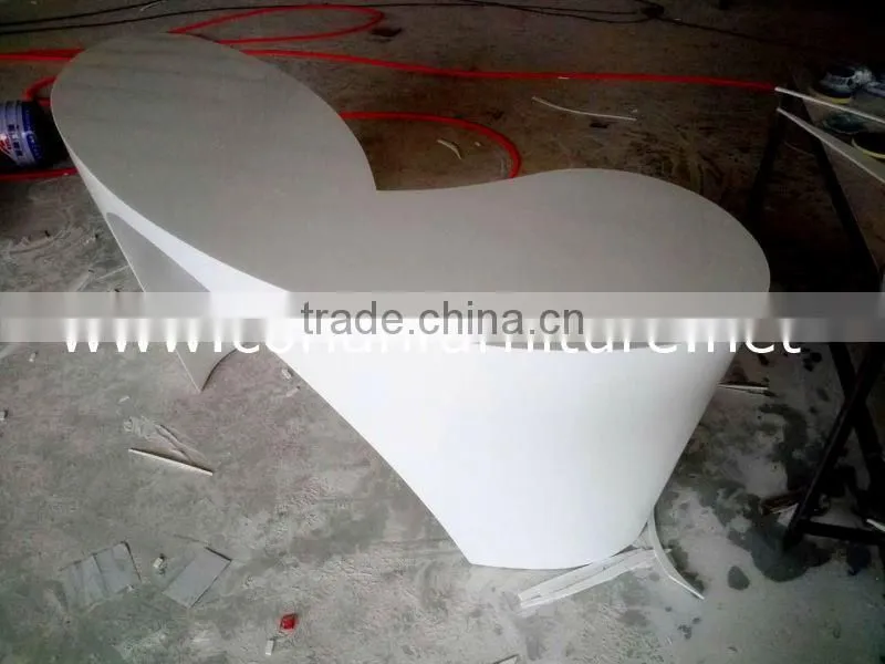 Custom sized curved shaped office workstation