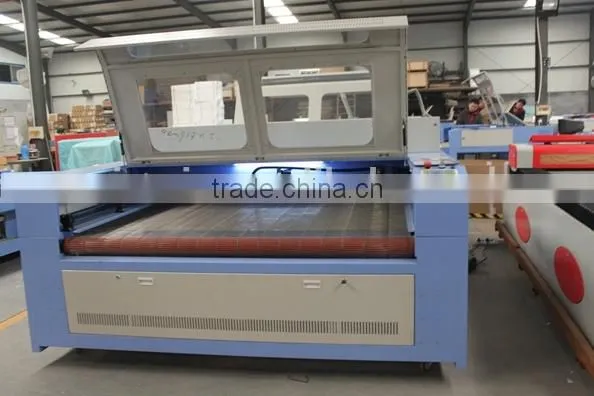 80W /100w/ 150 W Large Area Clothing/Apparel/Garment Professional automatic feeding laser cut fabric