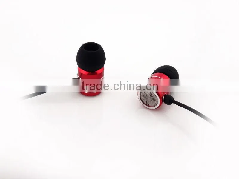 2014 hot sale skulls metal earphone