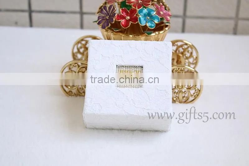 New arrival wholesale wedding jewelry gift boxes with beaded name plate of W