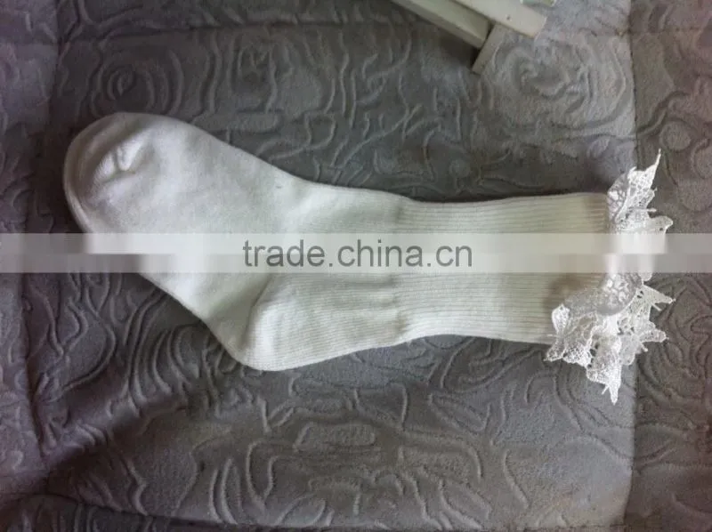 2015 good quality classic white lace design baby socks