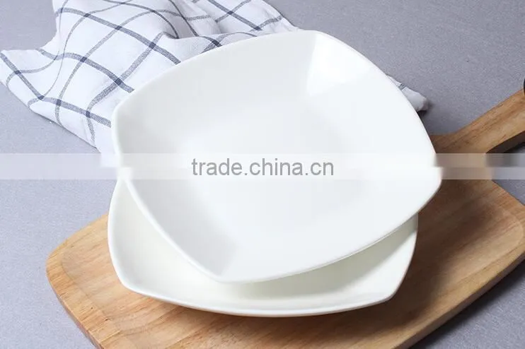Customized white ceramic kitchen plates and bowls set
