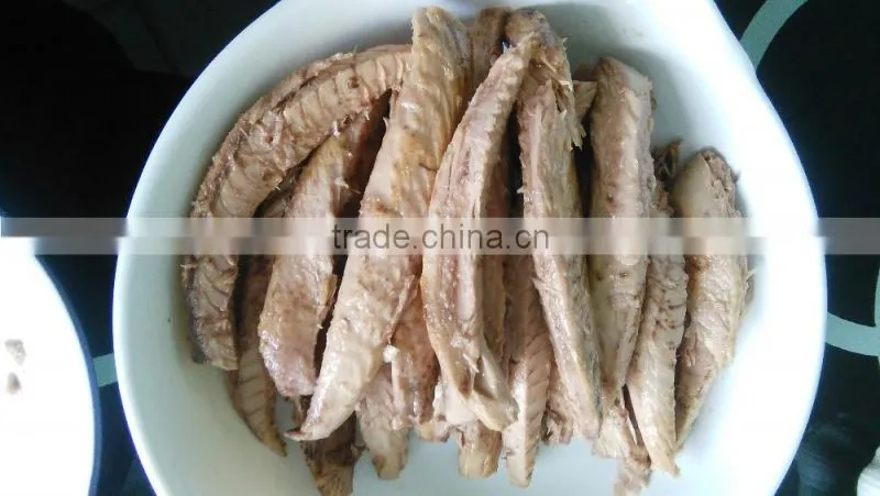 canned tuna chunk with oil