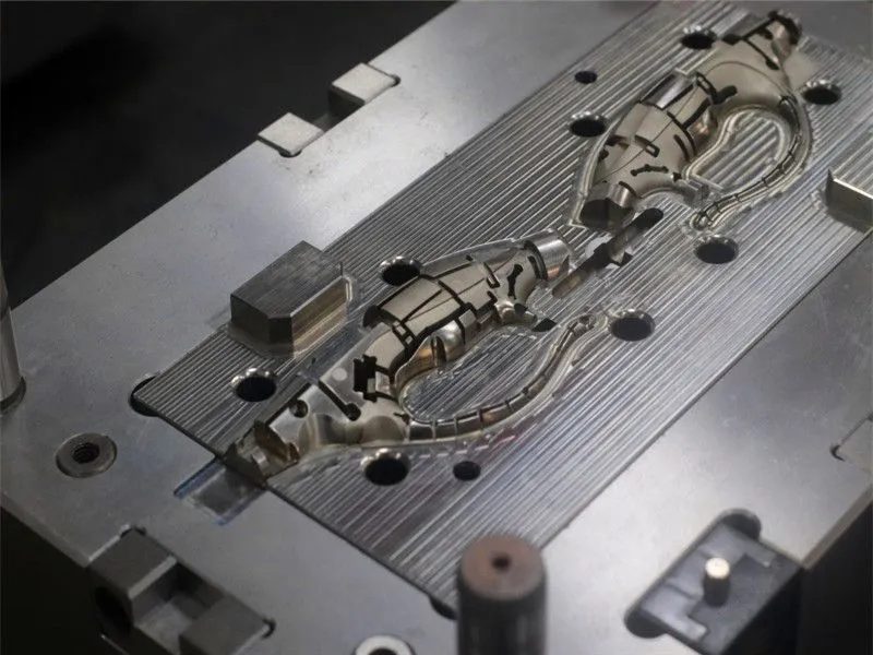 08医疗模具.JPG