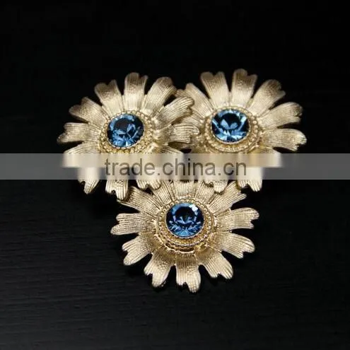 Alloy flower cc brooch