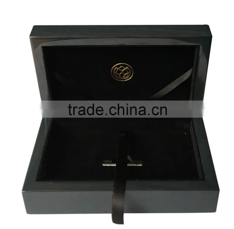 2017 New Design Rotation Wooden Coin Display and Presentation Case