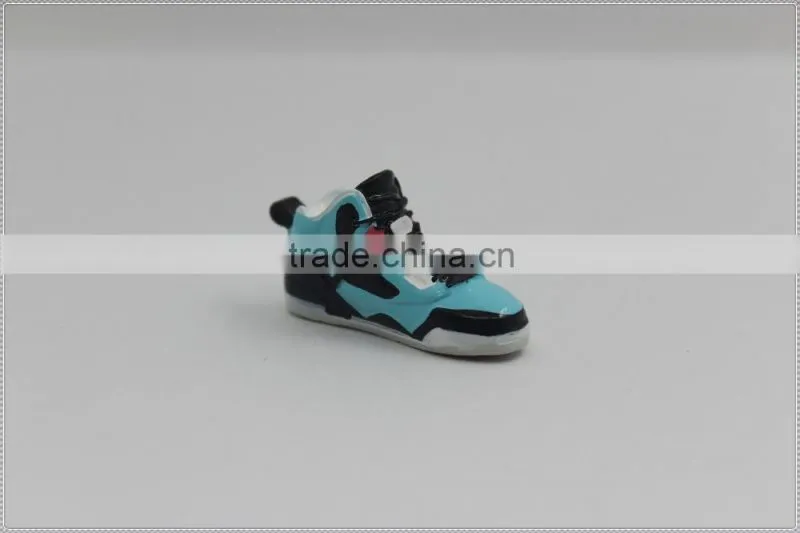 Wholesale price fast delivery christmas promotion item keychain/3d mini kobe shoe keychain