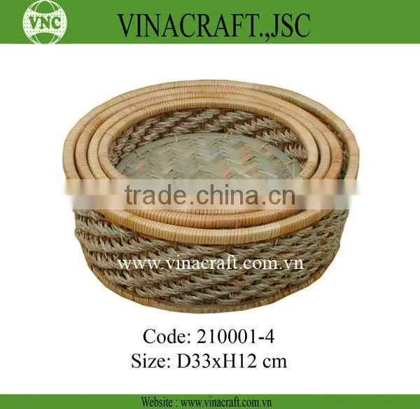 Storage basket for clothing