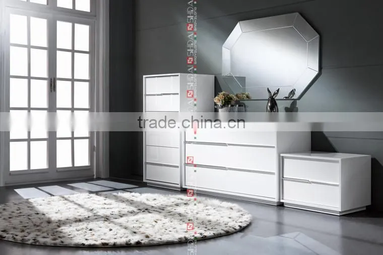 Contemporary White Leather Queen Size Bed & Adjustable Headboard B908