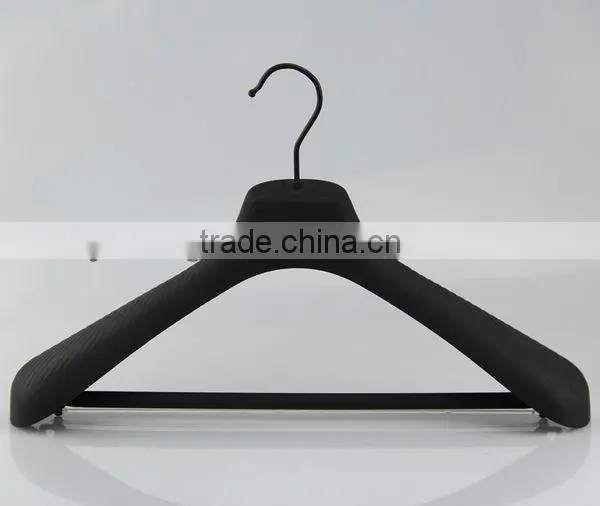 RMS001 black coats hangers plastic hangers with cross bar