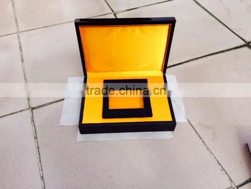 Wood Coin Presentation Cases and Display Boxes