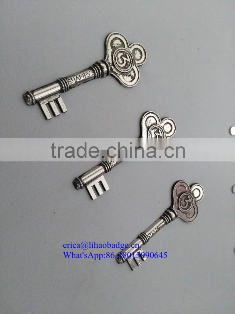 Fashion custom metal decorative keychain/decorative keyring/decorative key holder