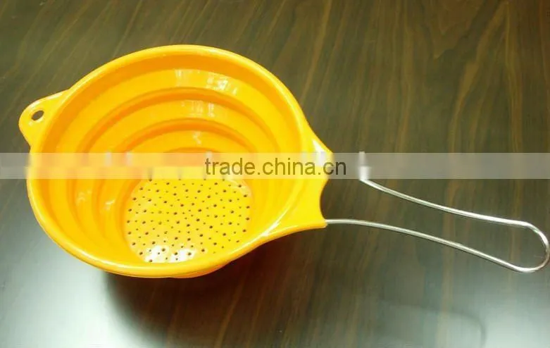 Convenient Kitchen Collapsible Silicone Strainer