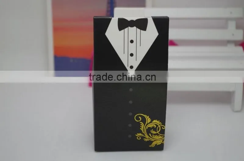 bride and groom wedding favor box