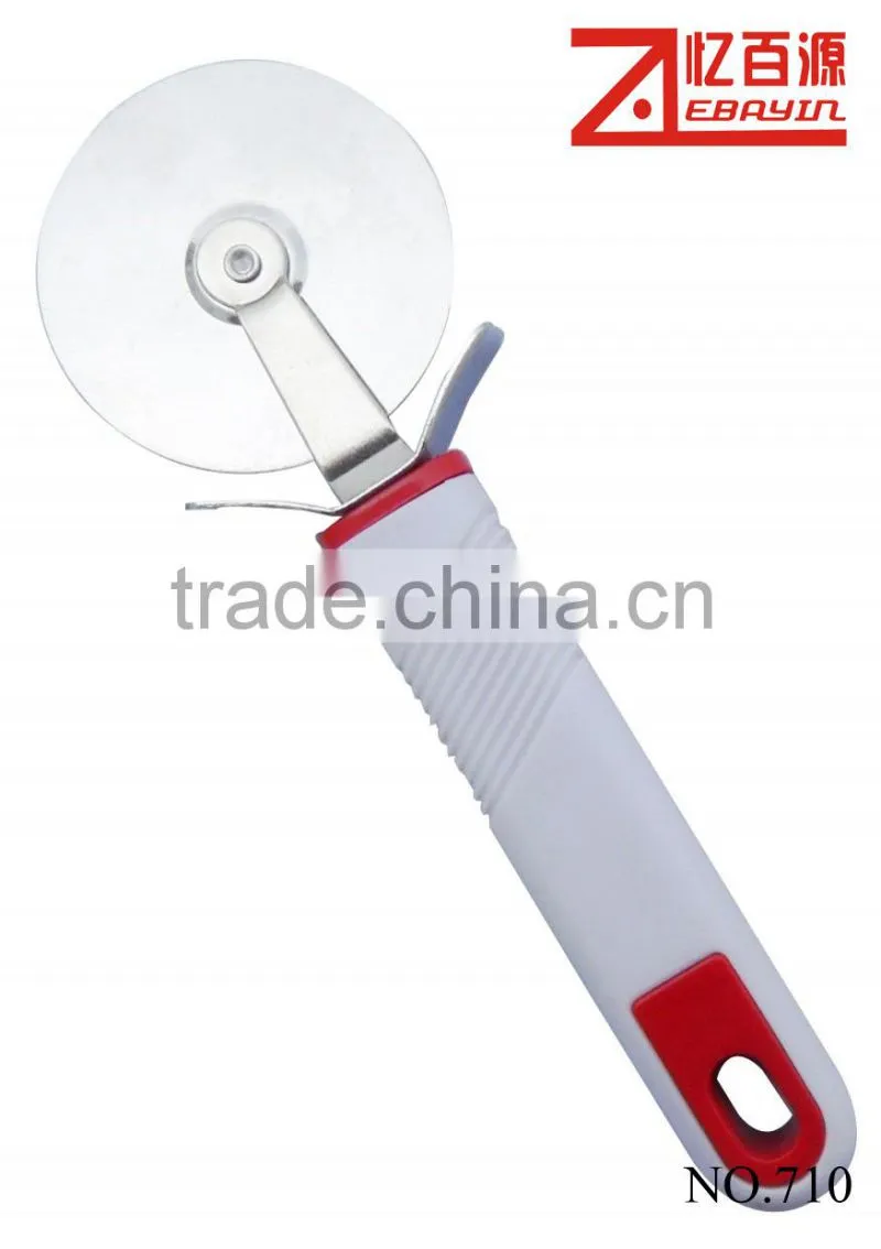 simple plain stainless steel pizza cutter