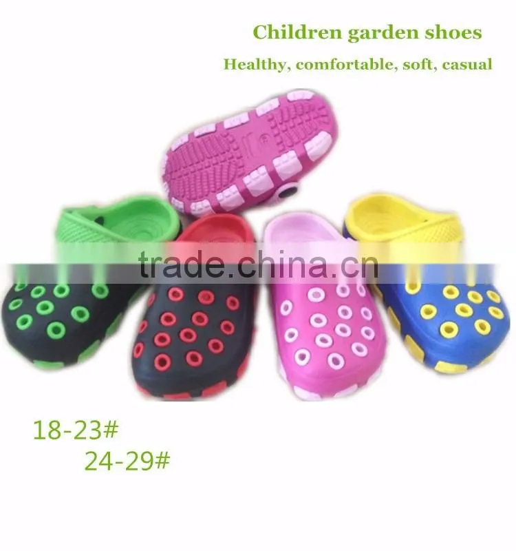 China latest develop beautiful color soft clogs
