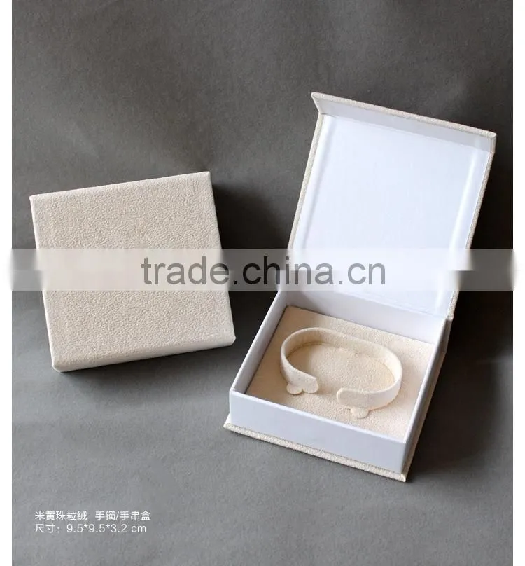 P698 Custom Leaf New Jewelry Packaging Velvet Jewelry Box for Bangle