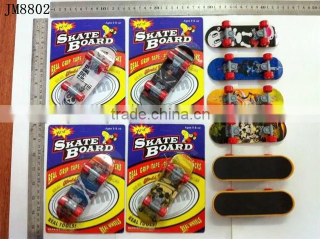 Hot toys finger skateboard school gate