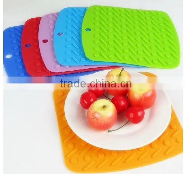 Square embossed silicone pot holder
