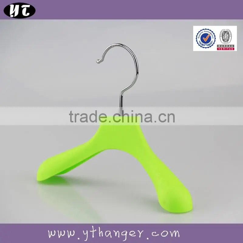 HA6958 strong plastic baby clothes hanger pink plastic kids coat hanger