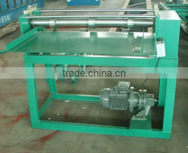 Simple metal sheet slitting machine