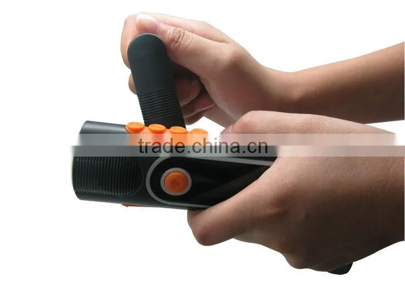 Dynamo torch with FM/AM radio