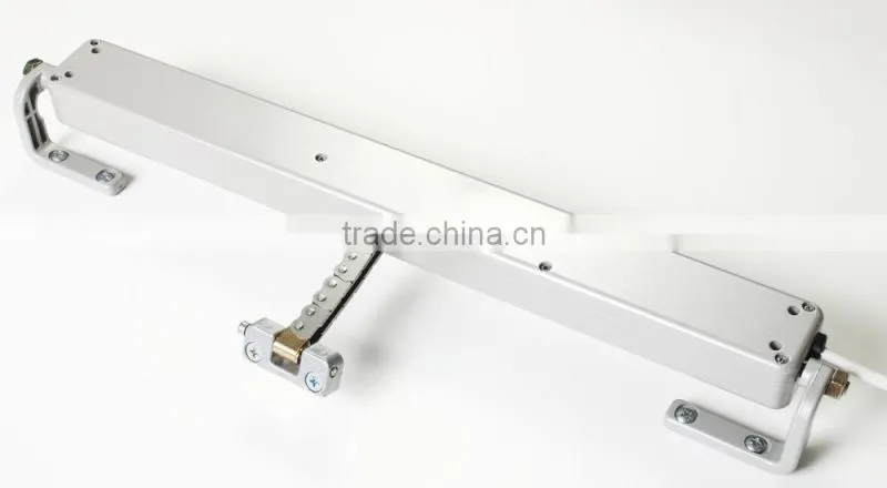 Anti-sidebow chains using for linear actuation for pushing window