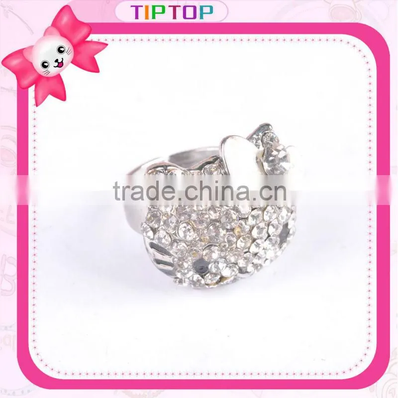 Crystal face of hello kitty ring
