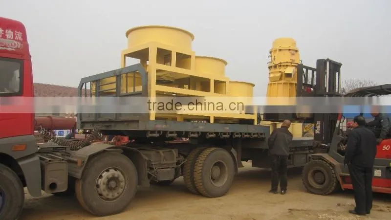 Ball granulator with high speed rotating to make raw materials into ball particle