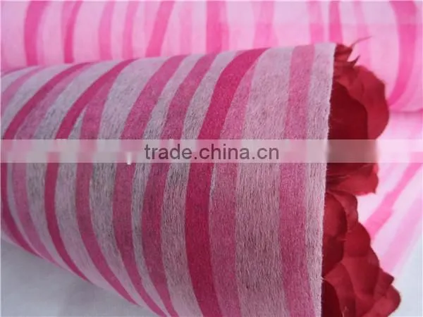 Cloudy style non-woven wrap roll