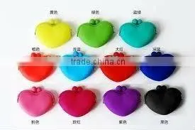 Cute silicone coin purse for girls,heart shape purse hook for younga ladies