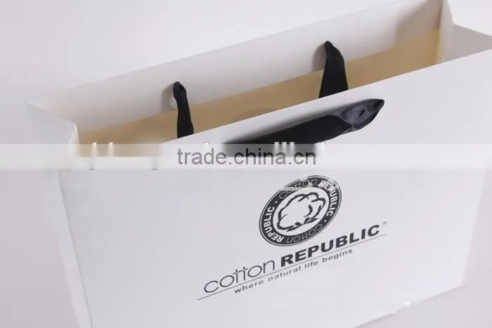 custom printed white paper hand bag for garment