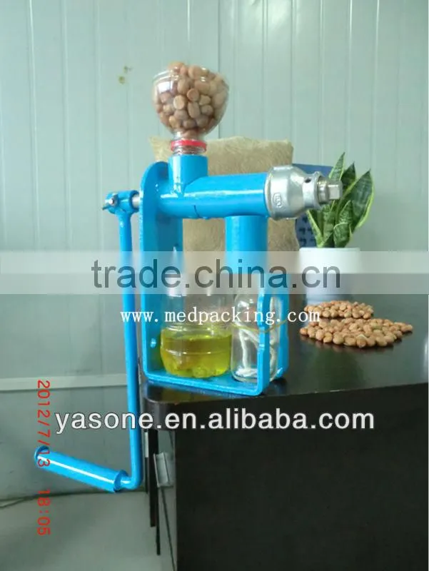 HOT selling Home Mini Hand Operated Small Olive Oil Press homemade oil press cashew oil screw press B02