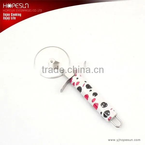 Hot sell newfangled stainless steel round pastry cutter with colorful handle