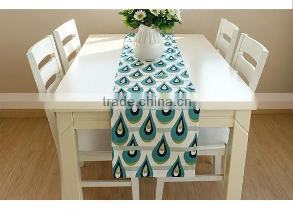 2014 New Design Green Peacock Polyester Silk Classic Table Runner