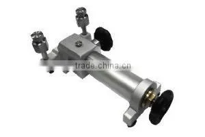 Portable pressure gauge calibration machine