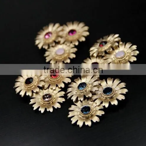 Alloy flower cc brooch