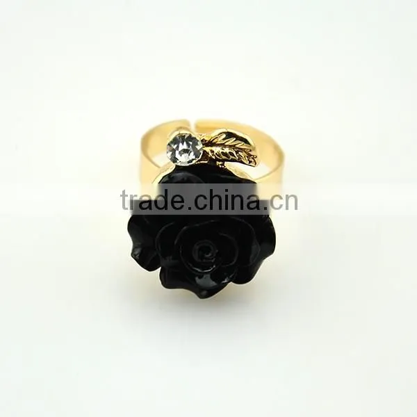 Wholesale fashion crystal gold ring with resinl flower