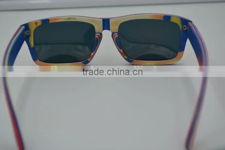 2015 New Fashion Recycled Skateboard Wood Sunglasses Frame Outisdie Black Inside Red Sunglasses Mens Polarized Sunglasses