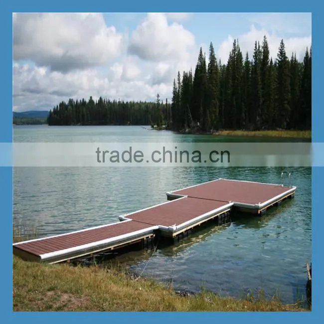 Floating pontoon dock system