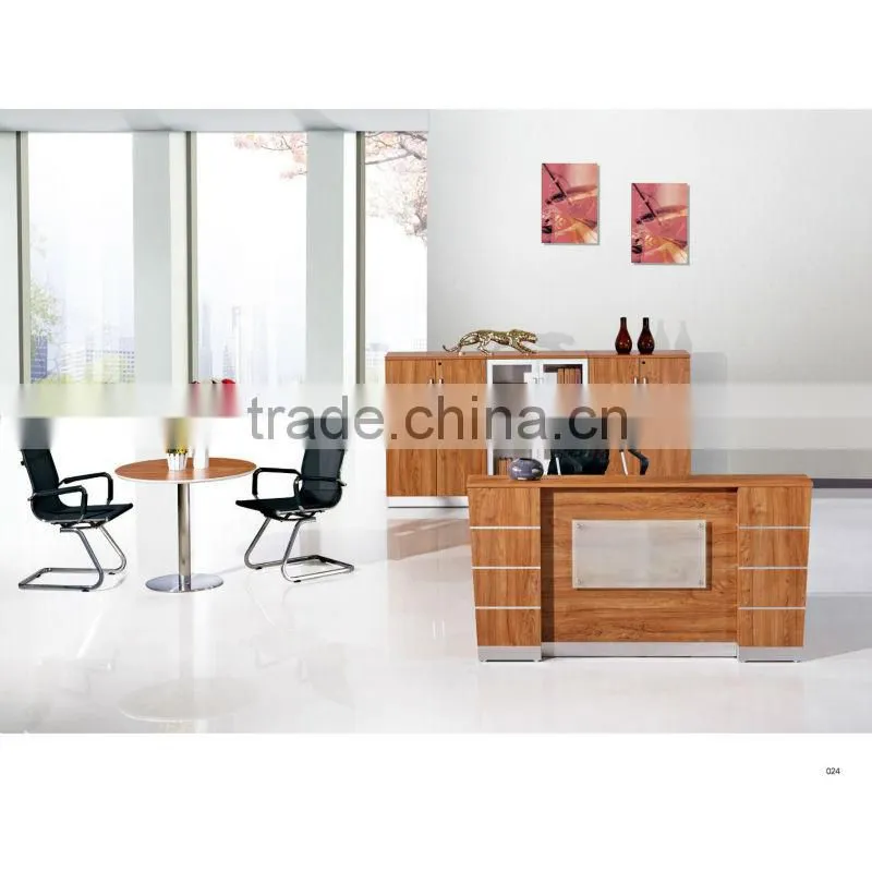 Round wooden and stainless steel leg negotiation table