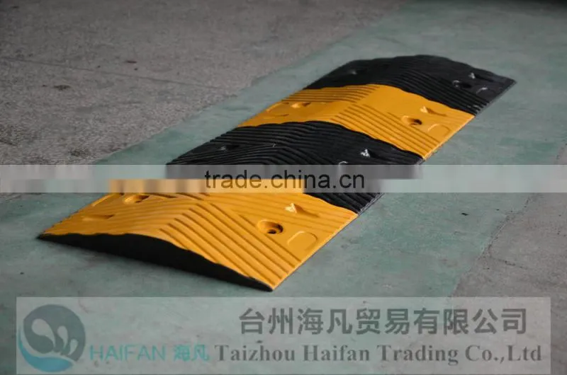 High quality traffic road speed hump for crossing/heavy strength rubber road speed breaker used on road for garage safety