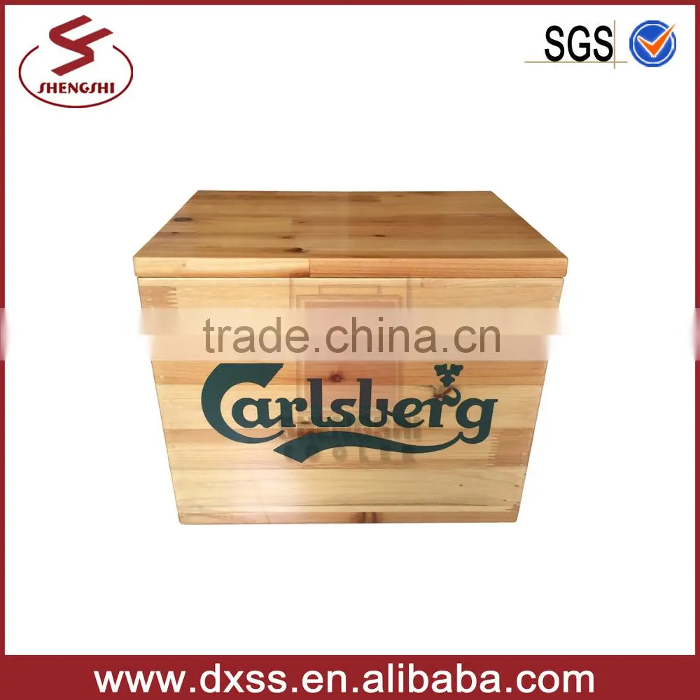 Retro classic wood cooler carrier for wine