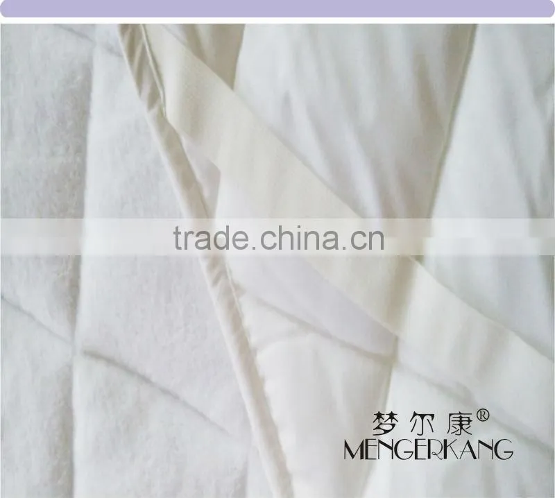 Mattress topper white color novelty design & comfortable