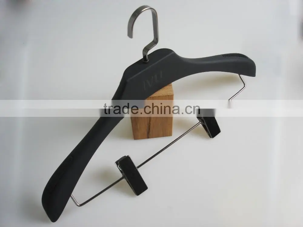HA7014 hot sale new style clothes plastic suit hanger with clips