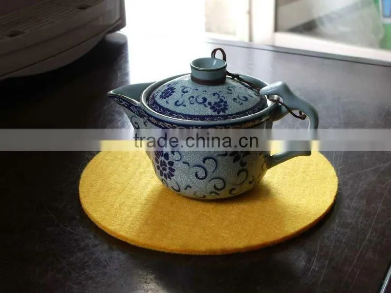 leaves pattern felt cup mat