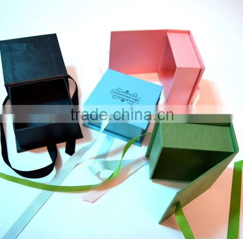 Recycled custom size cardboard flat folding pack gift box with shinny ribbon