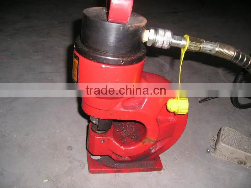 Hydraulic pin punching machine